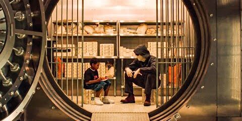 Ten Człowiek Dokonuje Spektakularnego Napadu i Po Prostu Wychodzi Głównymi Drzwiami Bez Konsekwencji